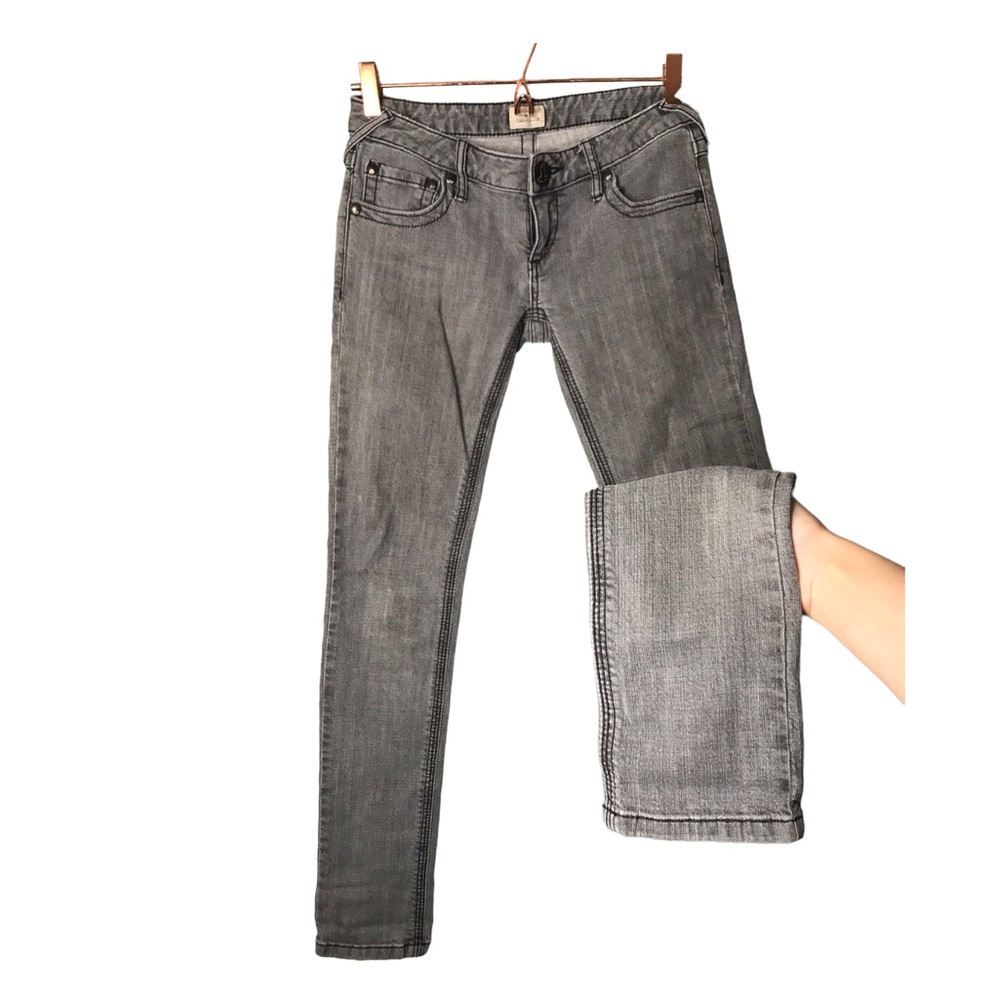 Free People | gray low rise skinny jeans •